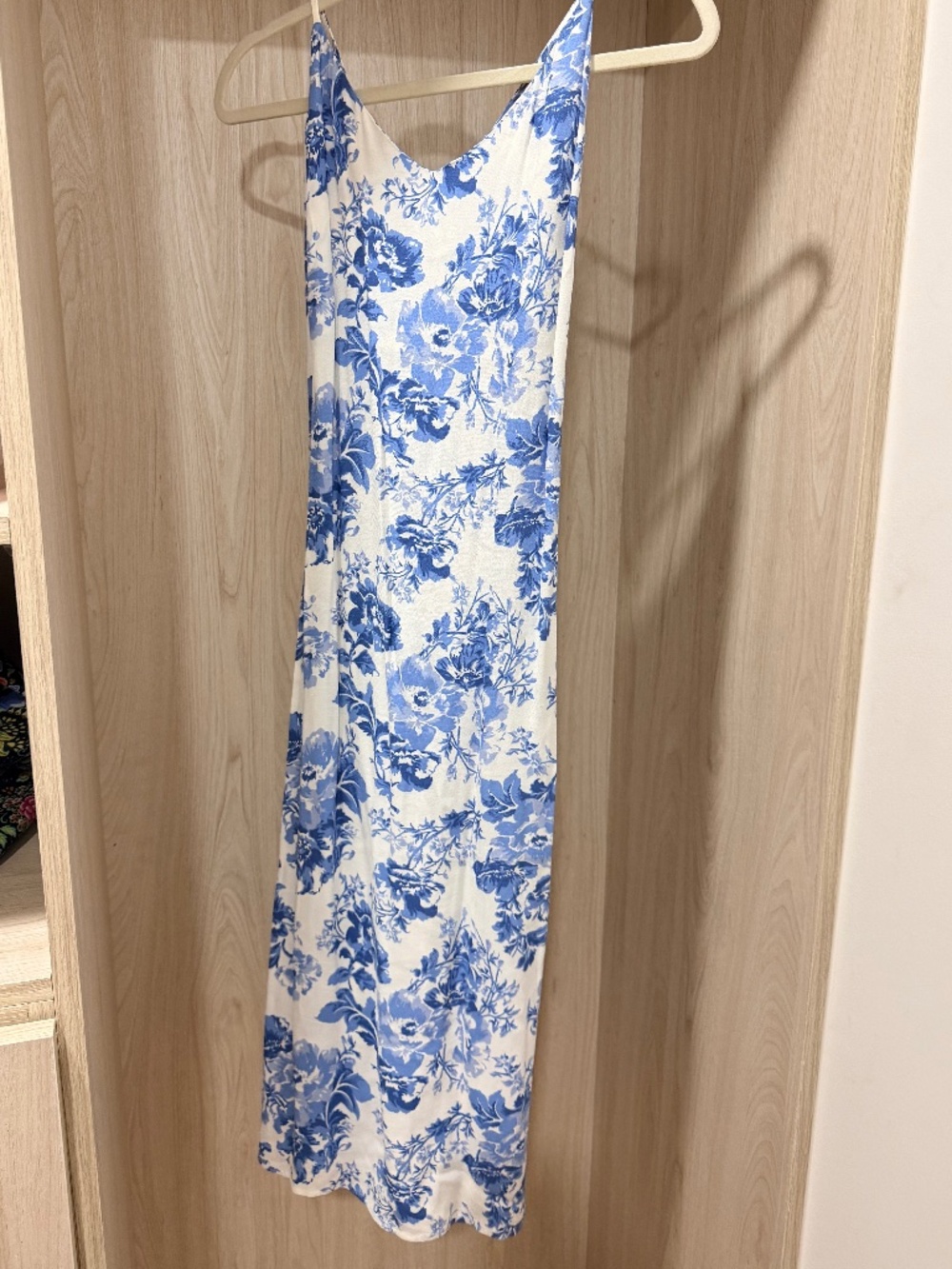 Reformation Size 6 Maxi dress. Blue and white floral
